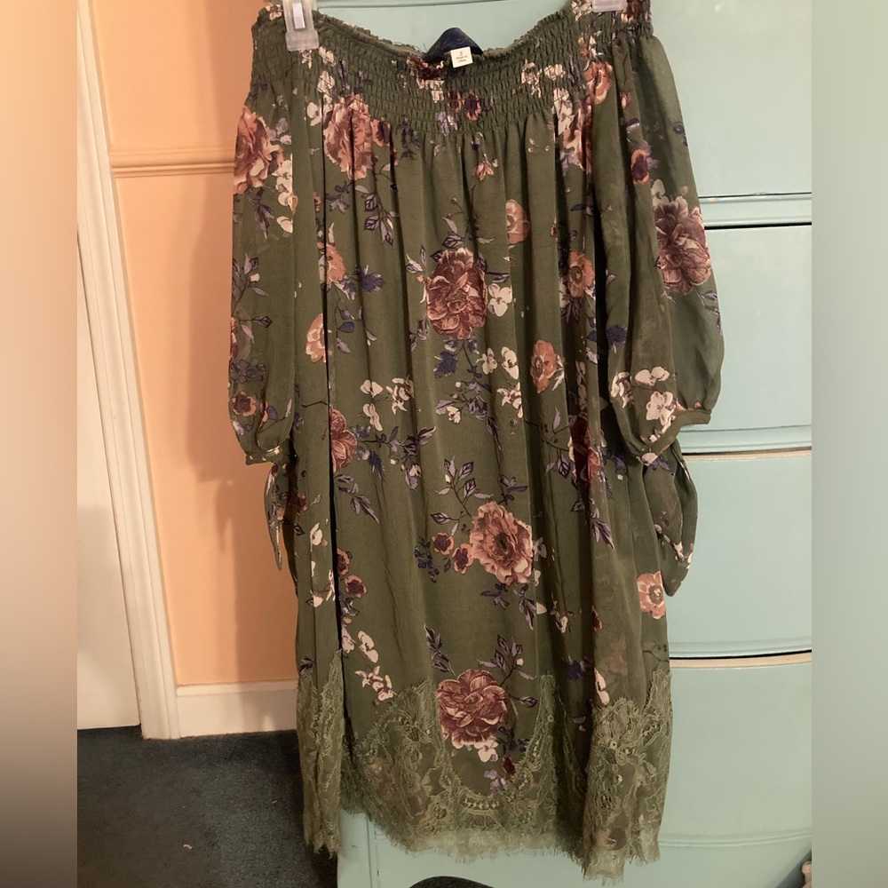 Gorgeous floral off the shoulder dress!